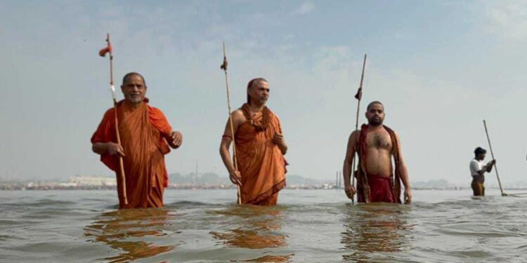 मौनी अमावस्या पर शंकराचार्यों सहित प्रमुख संतों ने किया अमृत स्नान