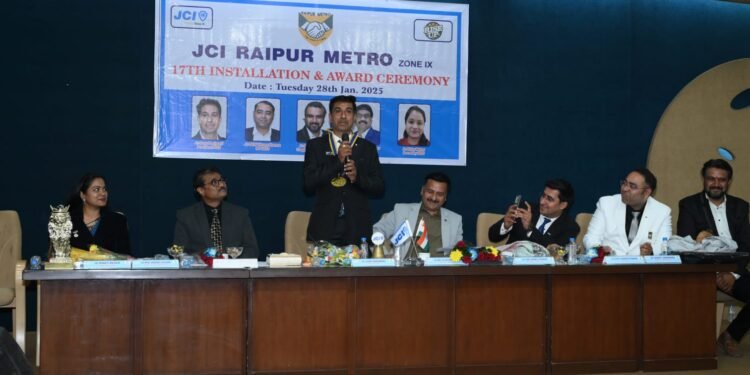 जेसीआई रायपुर मेट्रो के 17वें इंस्टॉलेशन समारोह में नव-निर्वाचित अध्यक्ष जेसी सोनू पंजवानी ने ली पद की शपथ