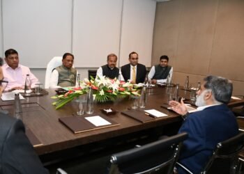 मुख्यमंत्री विष्णुदेव ने मुंबई में वस्त्र, पर्यटन और स्वास्थ्य के उद्योगपतियों के साथ की बैठक, प्रदेश में निवेश के लिए किया स्वागत