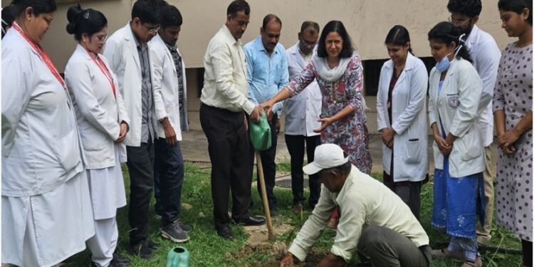 वृक्ष पृथ्वी के फेफड़े हैं, इनका संरक्षण सभी की जिम्मेदारी है: डॉ. रेनू राजगुरु