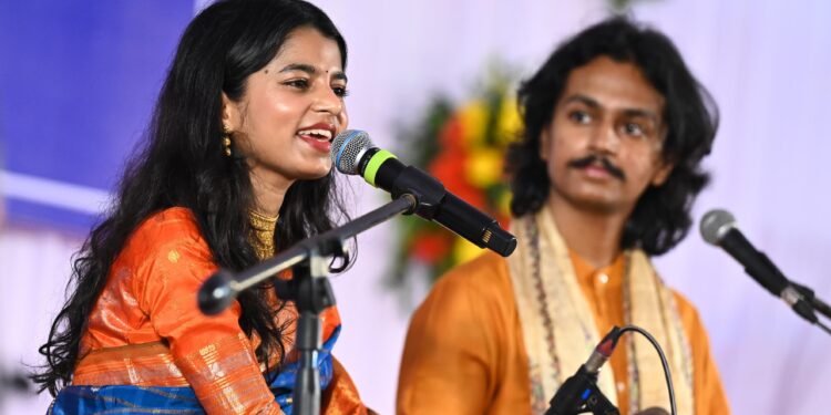 छत्तीसगढ़ विधानसभा परिसर लोक गायिका मैथिली ठाकुर के सुमधुर भजनों से हुआ राममय