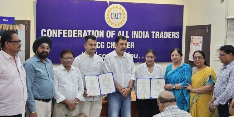 कैट टीम ने रोवर रेंजर के रोवर अवार्ड प्राप्तकर्ता मंत्रीप्त कौर संधू एवं देवाशीष माखीजा का सम्मान किया