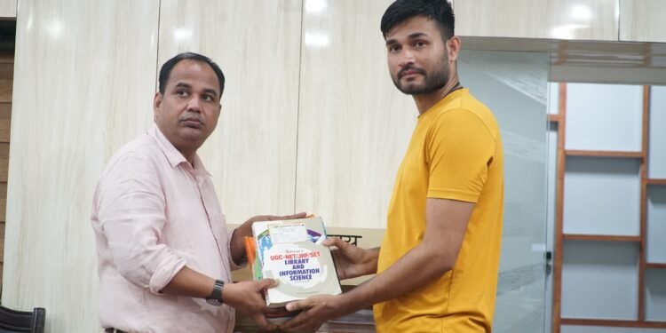 यदि छात्रों को सही संसाधन मिलें, तो वे किसी भी ऊंचाई तक पहुंच सकते हैं:कलेक्टर डॉ. गौरव सिंह