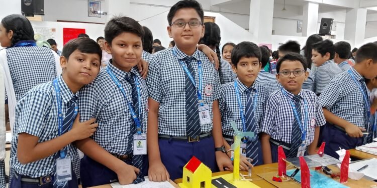 होली हार्ट्स स्कूल में एग्जीबिशन, छात्रों ने सृजनोत्सव में दिखाया रचनात्मक कौशल