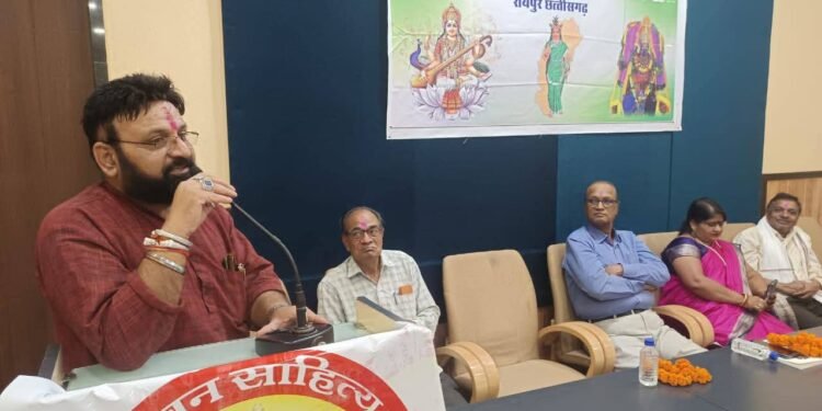 काव्य गोष्ठियां नई पीढ़ी में साहित्य के प्रति जगाती है रुचि : डॉ. पीके तिवारी