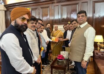 चेंबर प्रतिनिधिमंडल ने वित्त मंत्री निर्मला सीतारमण को सौंपा 21 सूत्रीय ज्ञापन