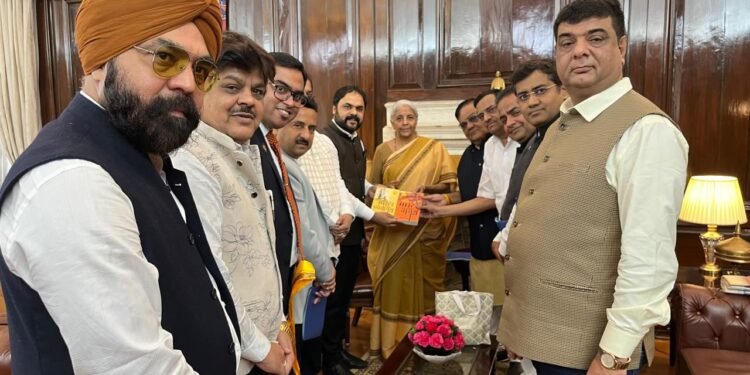 चेंबर प्रतिनिधिमंडल ने वित्त मंत्री निर्मला सीतारमण को सौंपा 21 सूत्रीय ज्ञापन