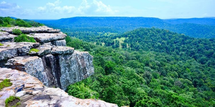 कांकेर जिले में नया पर्यटन केन्द्र बनकर उभर रहा ‘धारपारूम’