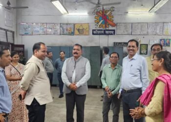 कलेक्टर डॉ. गौरव ने आईटीआई रायपुर का किया निरीक्षण, प्रशिक्षण की गुणवत्ता से प्रभावित होकर दिया तेजस नाम