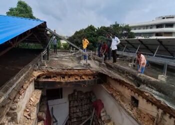 150 वर्ष पहले बनी एंग्लो रिकॉर्ड-सेल की छत गिरी, टला हादसा