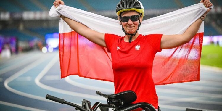 पोलैंड की नर्तकी मैग्दलेना: जब सात वर्ष पहले एक स्ट्रोक ने उनके जीवन की स्क्रिप्ट ही बदल दी थी, फिर साइकिलिंग ट्रैक पर लौटकर रचा इतिहास