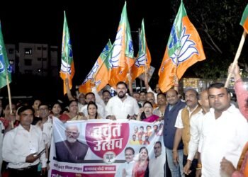 भाजपा टाटीबंध मंडल में GST 2.0 को लेकर जश्न का माहौल, आतिशबाजी व मिठाई वितरण