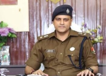 करोड़ों की नौकरी छोड़ बने IPS अधिकारी: यह है सहारनपुर SSP आशीष तिवारी की कहानी