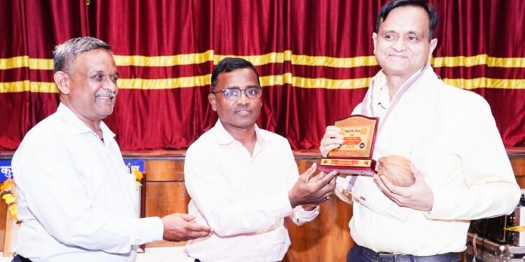 “मैं अनिकेत हूं” के मंचन से प्रभावित हुए एम्स डायरेक्टर डॉ. अशोक जिंदल, मराठी संस्कृति की सराहना