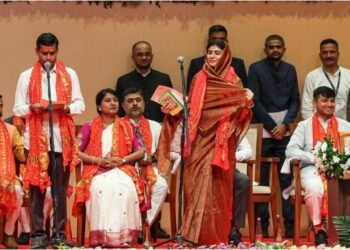 Rivaba Jadeja:IAS बनने का सपना, क्रिकेटर से शादी और अब मंत्री पद – ये है रिवाबा जडेजा की कहानी