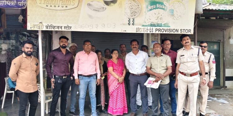 टाटीबंध क्षेत्र की हाउसिंग बोर्ड दुकानों से अवैध कब्ज़ा हटाया