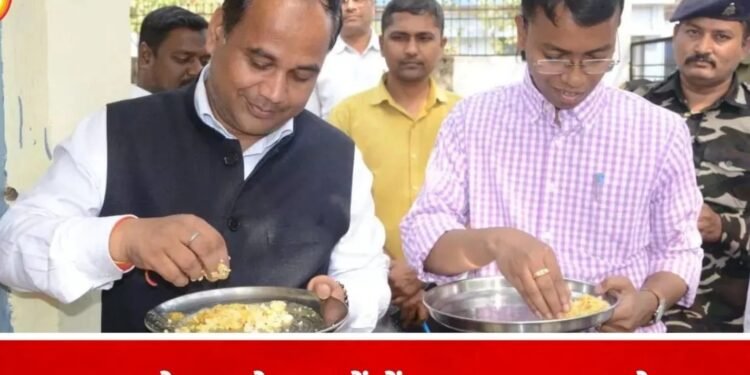 सरकारी स्कूलों में मध्यान्ह भोजन की गुणवत्ता जांचने रायपुर कलेक्टर ने चखा स्वाद, व्यवस्थाओं को और बेहतर बनाने के दिए निर्देश