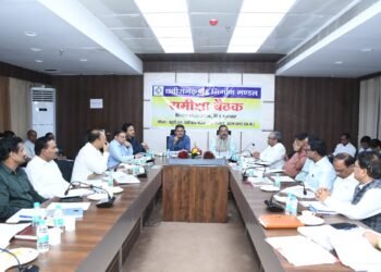 गुणवत्ता और समयबद्धता पर विशेष ध्यान दिया जाए: अनुराग सिंह