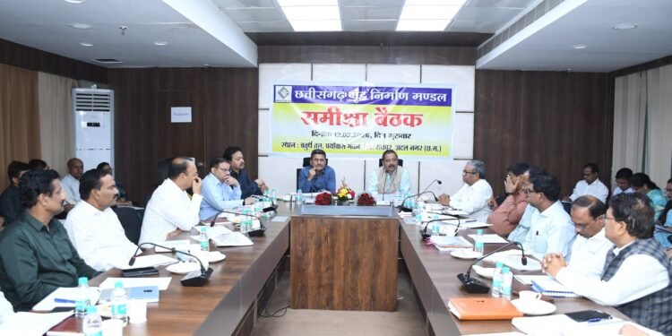 गुणवत्ता और समयबद्धता पर विशेष ध्यान दिया जाए: अनुराग सिंह