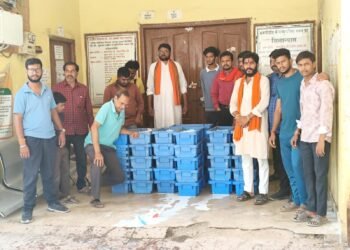 निगम कार्रवाई के खिलाफ देवभोग मिल्क पार्लर संघ का उग्र प्रदर्शन, कार्यालय में दूध बहाकर जताया विरोध