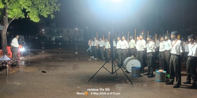 राष्ट्रीय स्वयंसेवक संघ का कौमुदी पथ संचलन, कदमताल और जय श्री राम के नारों से गूंजा शहर”