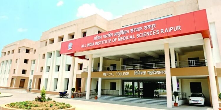 रायपुर एम्स में स्टाफ नर्स के पद पर नौकरी दिलाने का झांसा,14.50 लाख रुपये की ठगी