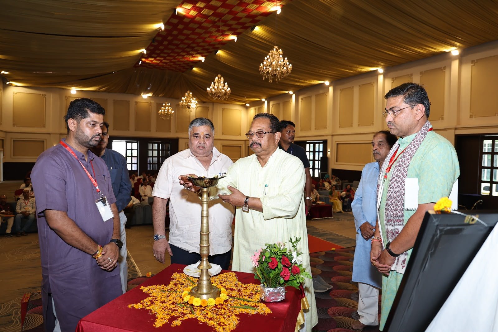 स्थानीय उद्योगों और उत्पादों को बढ़ावा देकर ही भारत वैश्विक अर्थव्यवस्था में मजबूत भूमिका निभा सकता है: मंत्री राजेश अग्रवाल