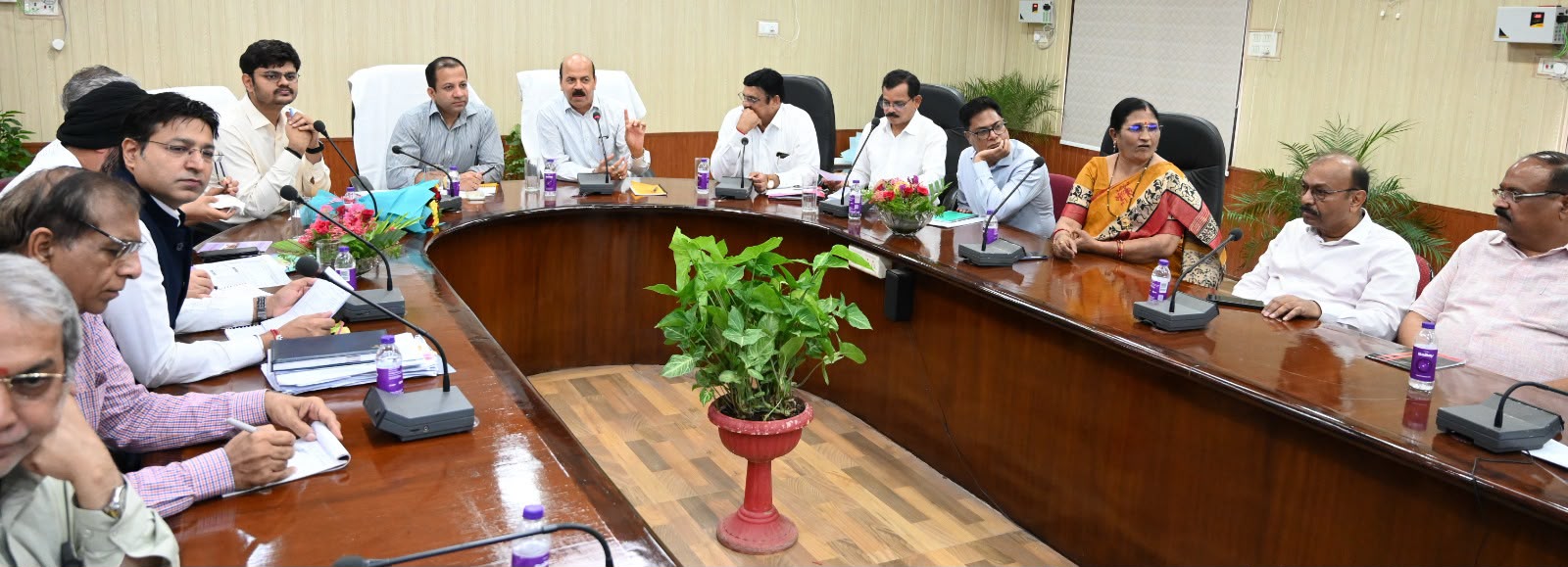 अनुसंधान, जैव प्रौद्योगिकी, धान जर्मप्लाज्म बैंक और कृषि अधोसंरचनाओं का लिया जायजा, किसानों के हित में हरसंभव सहयोग का दिया भरोसा