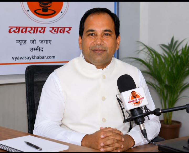 ‘जब कोई व्यक्ति हमारे कार्यालय से मुस्कुराते हुए लौटता है तो सबसे बड़ी खुशी होती है : कलेक्टर डॉ गौरव कुमार सिंह