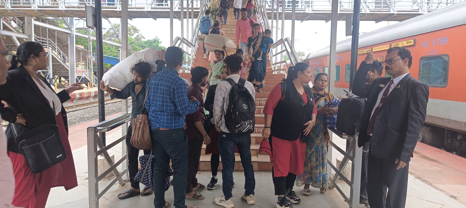 भाटापारा स्टेशन पर किलाबंदी टिकट चेकिंग अभियान, 212 मामलों में रेलवे को मिला 1.53 लाख रुपये राजस्व