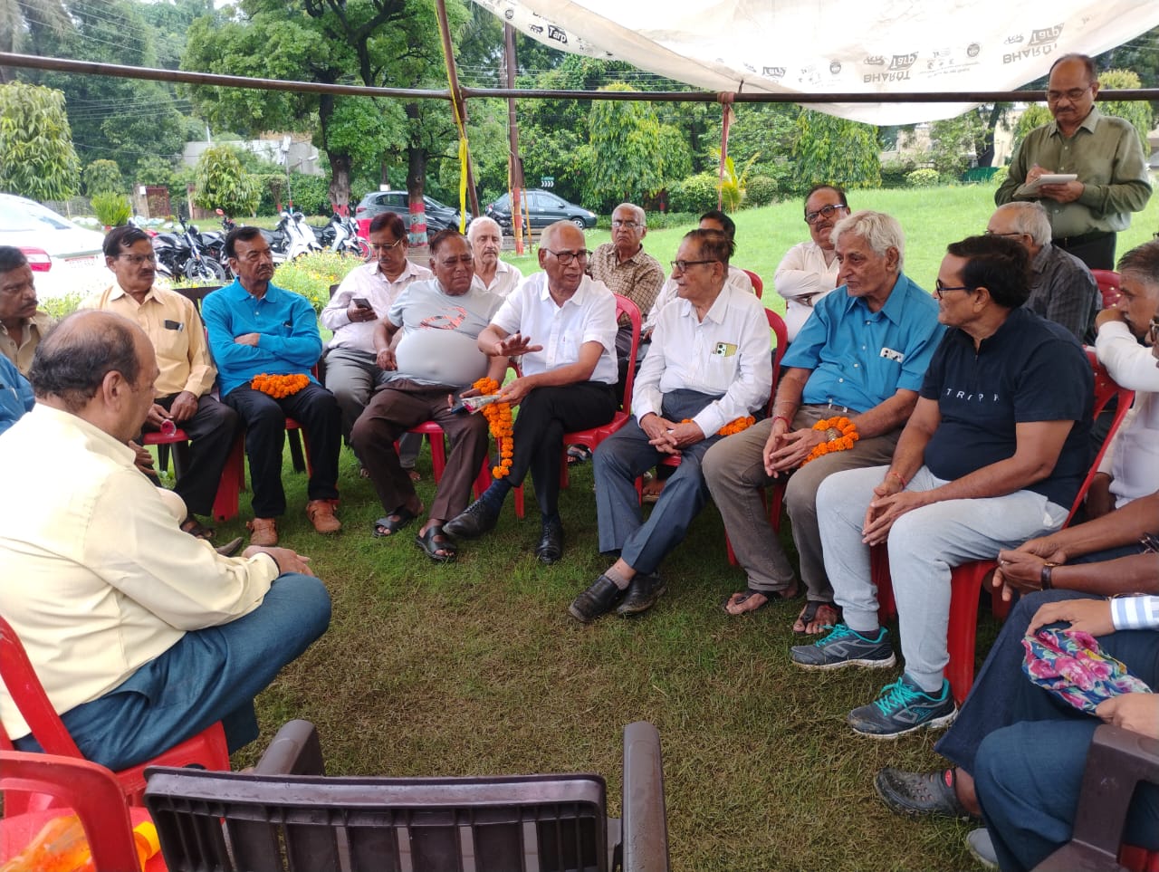 आईजीकेवी में पेंशन संकट गहराया: कुलपति बोले- फाइलें लेखानियंत्रक के पास बंद, रिटायर्ड प्रोफेसरों ने तेज आंदोलन की चेतावनी