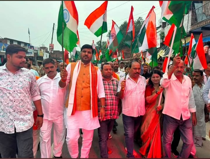तिरंगे के रंग में रंगा मुंगरा बादशाहपुर, पंवारा मंडल में निकली भव्य तिरंगा यात्रा
