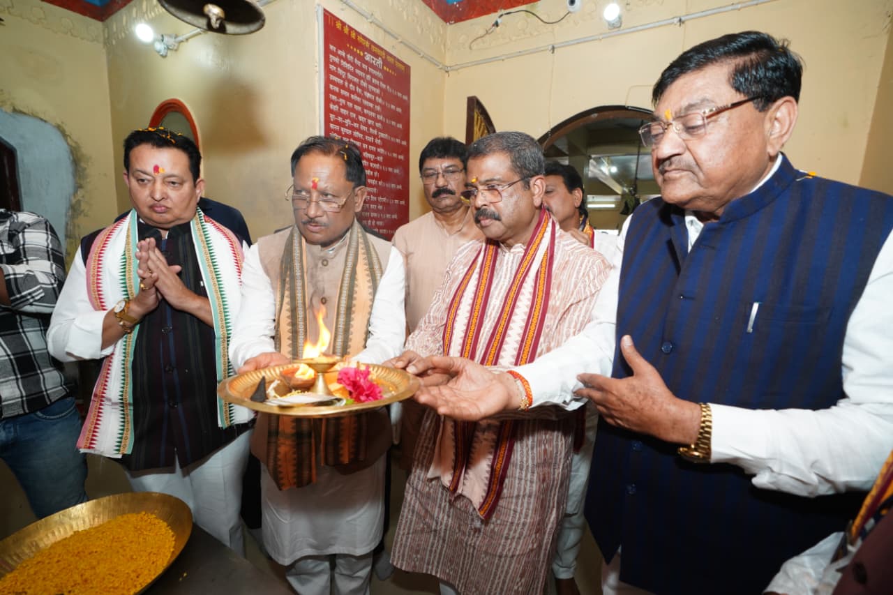 मुख्यमंत्री श्री विष्णु देव साय ने रामचंडी मंदिर में पूजा-अर्चना कर प्रदेश की खुशहाली एवं सुख-समृद्धि की कामना की